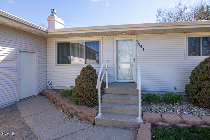 Property Photo:  1841 21st Street  ND 58501 