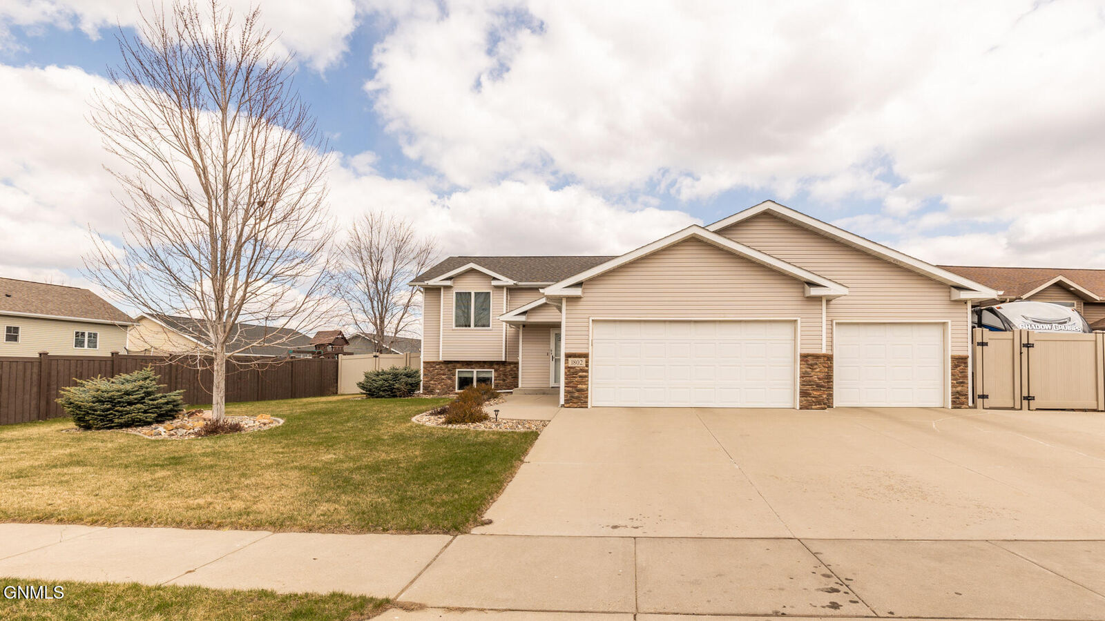 Property Photo:  1802 4th Avenue SW  ND 58554 