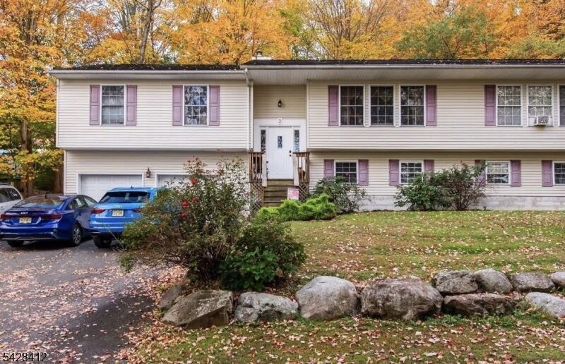Property Photo:  3 Undercliff Ln  NJ 07035 