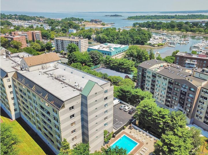 Property Photo:  701 Pelham Road 2B  NY 10805 
