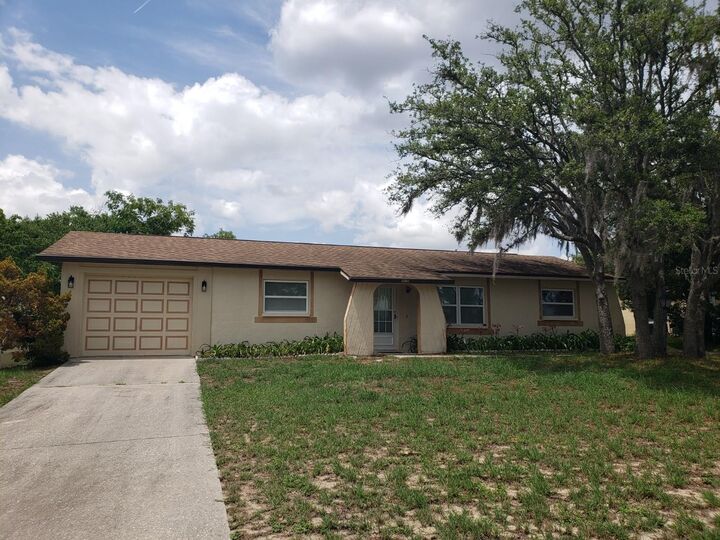 Property Photo: 11031 Heathwood Avenue FL 34608