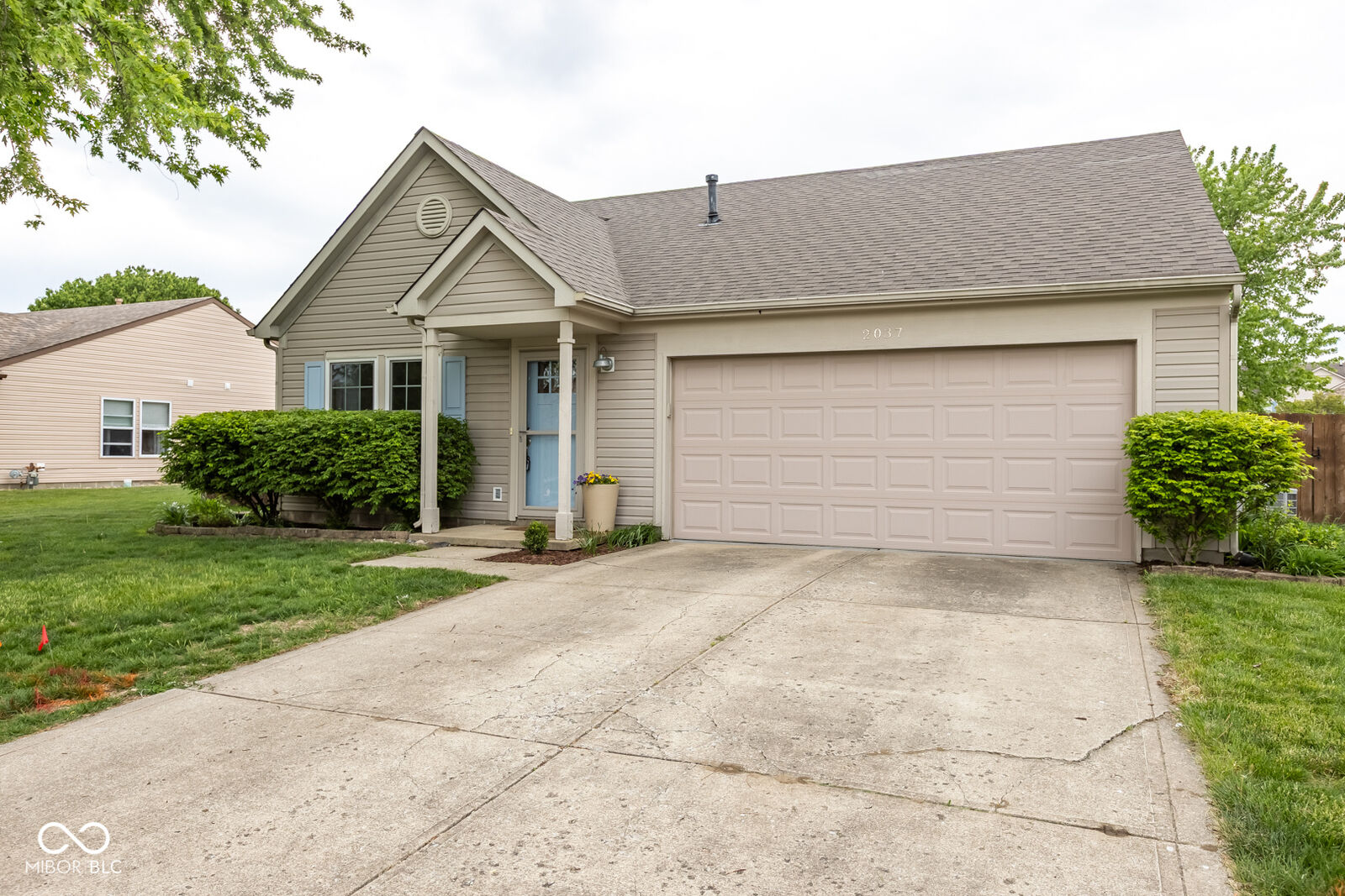 Property Photo:  2037 Fullwood Drive  IN 46112 