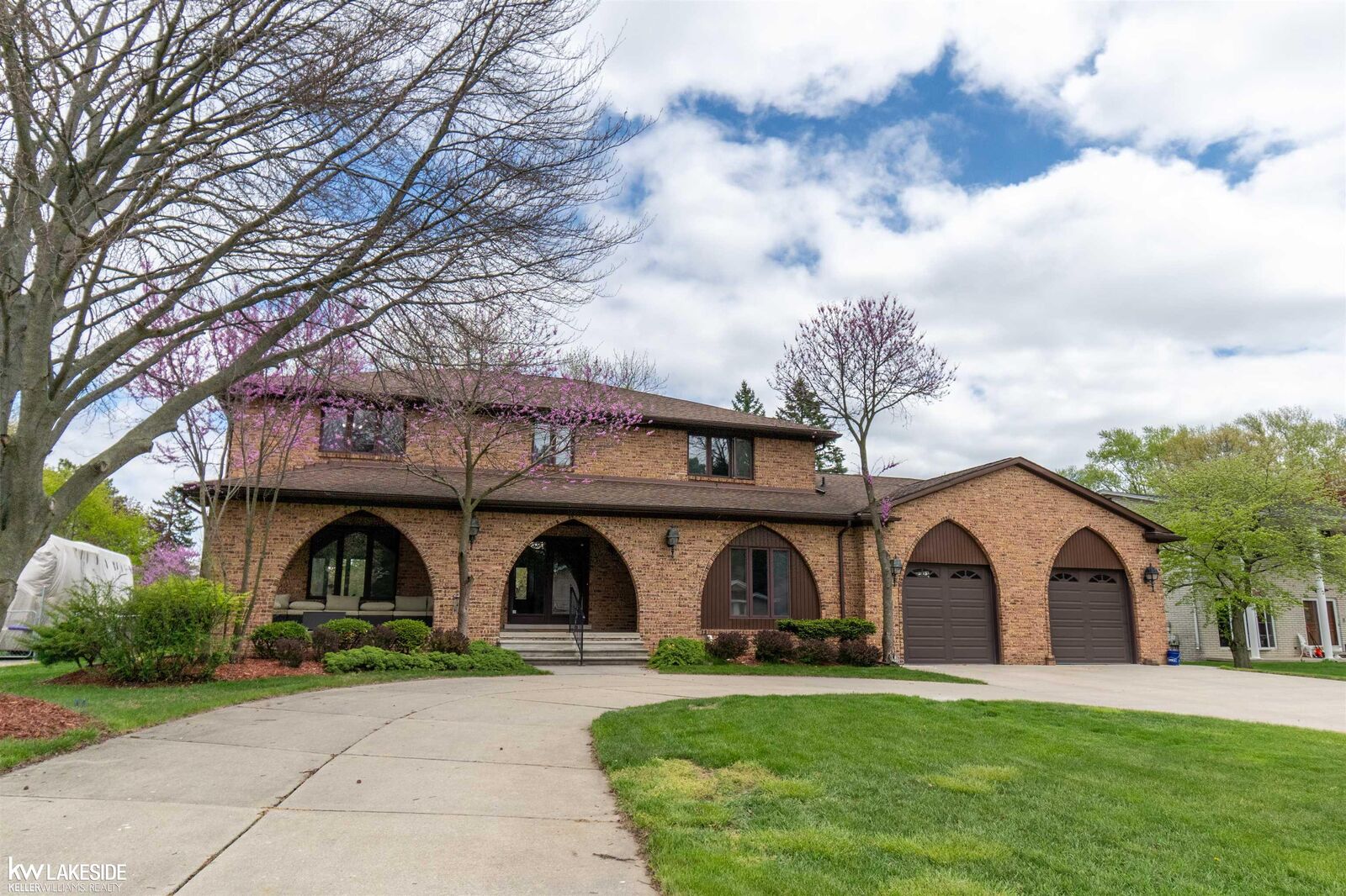 Property Photo: 37900 Saddle Lane MI 48036