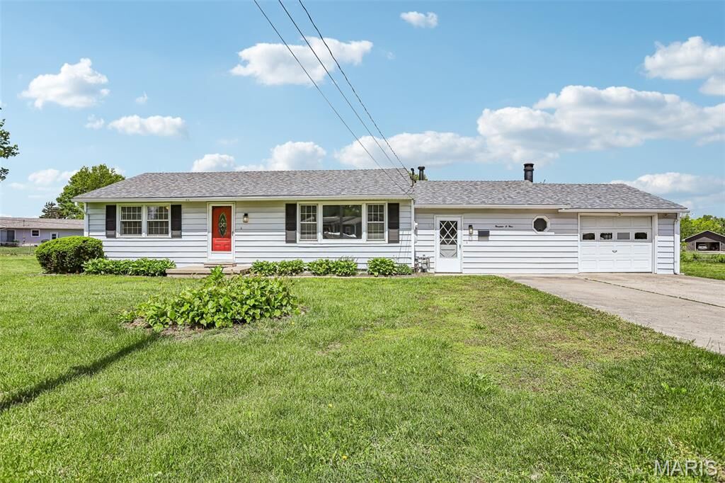 Property Photo: 1909 N Jackson Street IL 62056