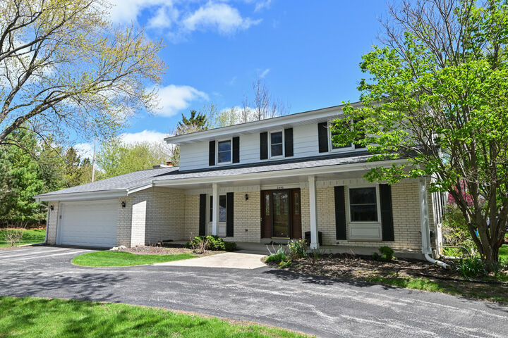 Property Photo:  2490 De Carlin Dr  WI 53045 
