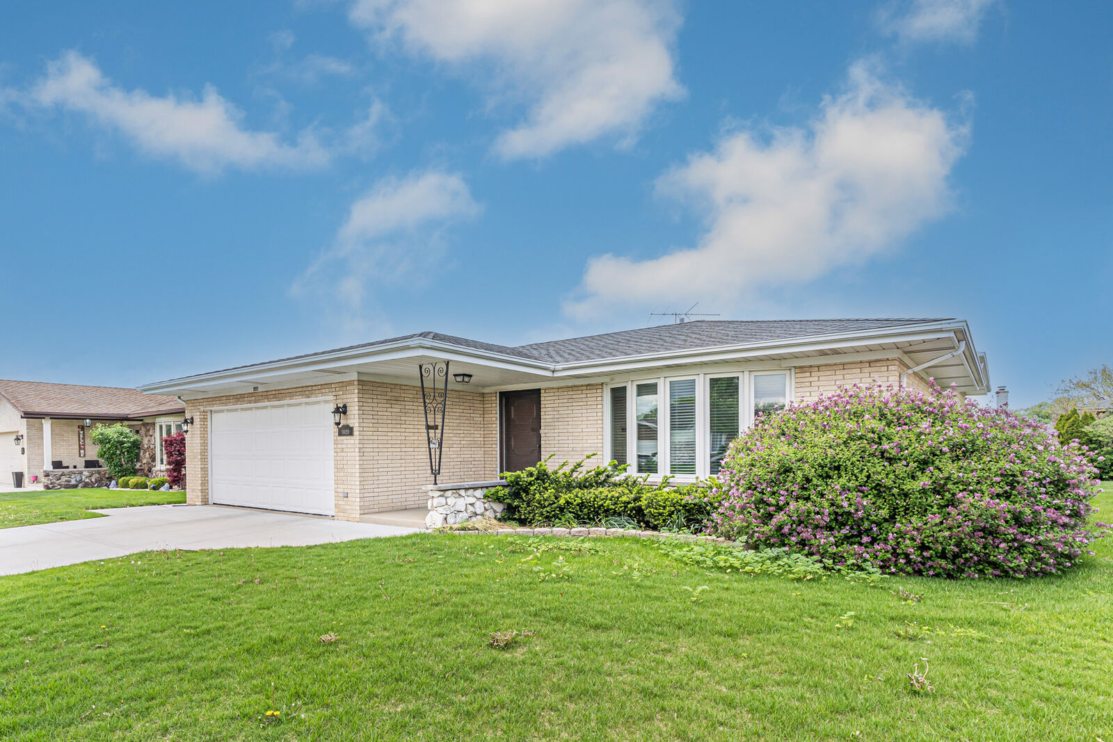Property Photo: 11020 Raleigh Street IL 60154
