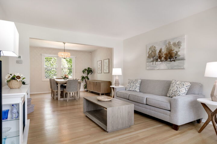Property Photo:  900 Dearborn Circle  IL 60188 