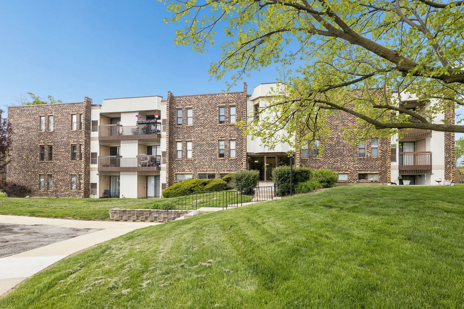 Property Photo:  2216 Country Club Drive 15  IL 60517 