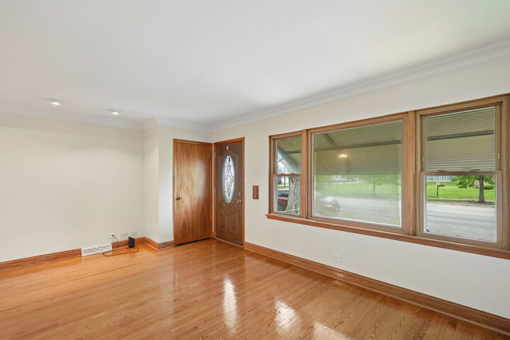 Property Photo:  3708 S Central Avenue  IL 60804 