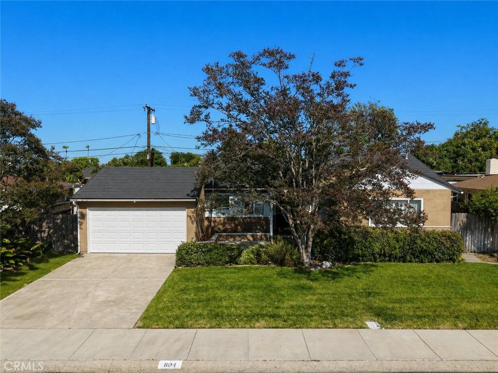 Property Photo: 824 N Redondo E E CA 92801