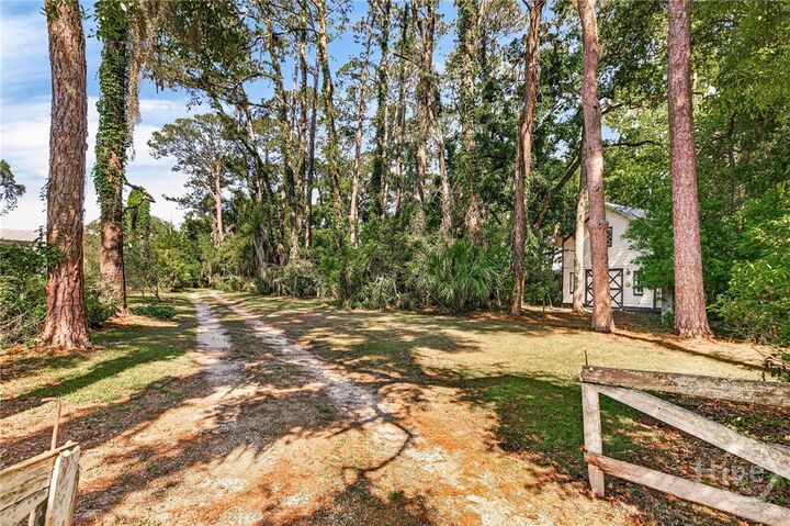 Property Photo:  289 Center Drive  GA 31406 