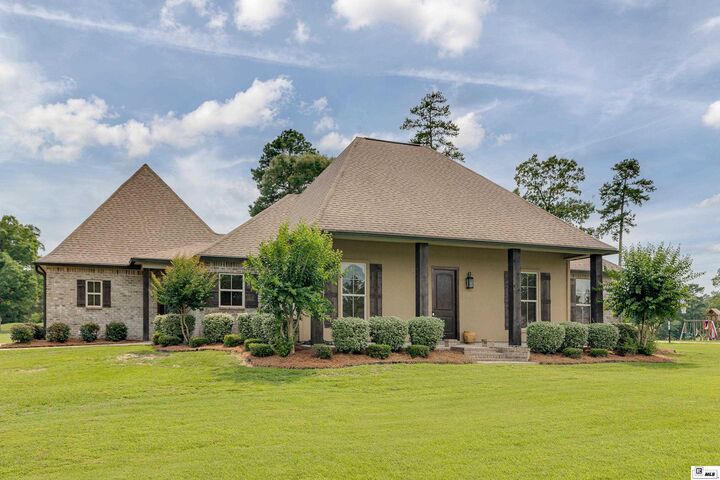 Property Photo: 202 Pinehurst Circle LA 71225