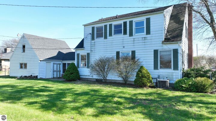 Property Photo:  1207 North Drive  MI 48858 