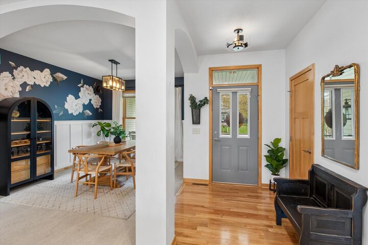 Property Photo:  701 Carter Drive  MN 55057 