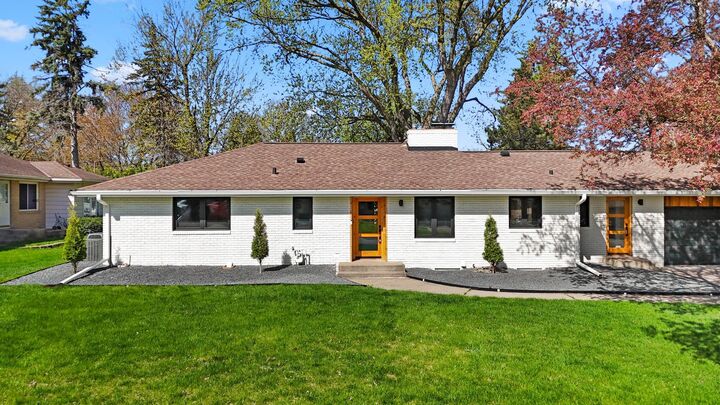 Property Photo:  2445 Holton Street  MN 55113 