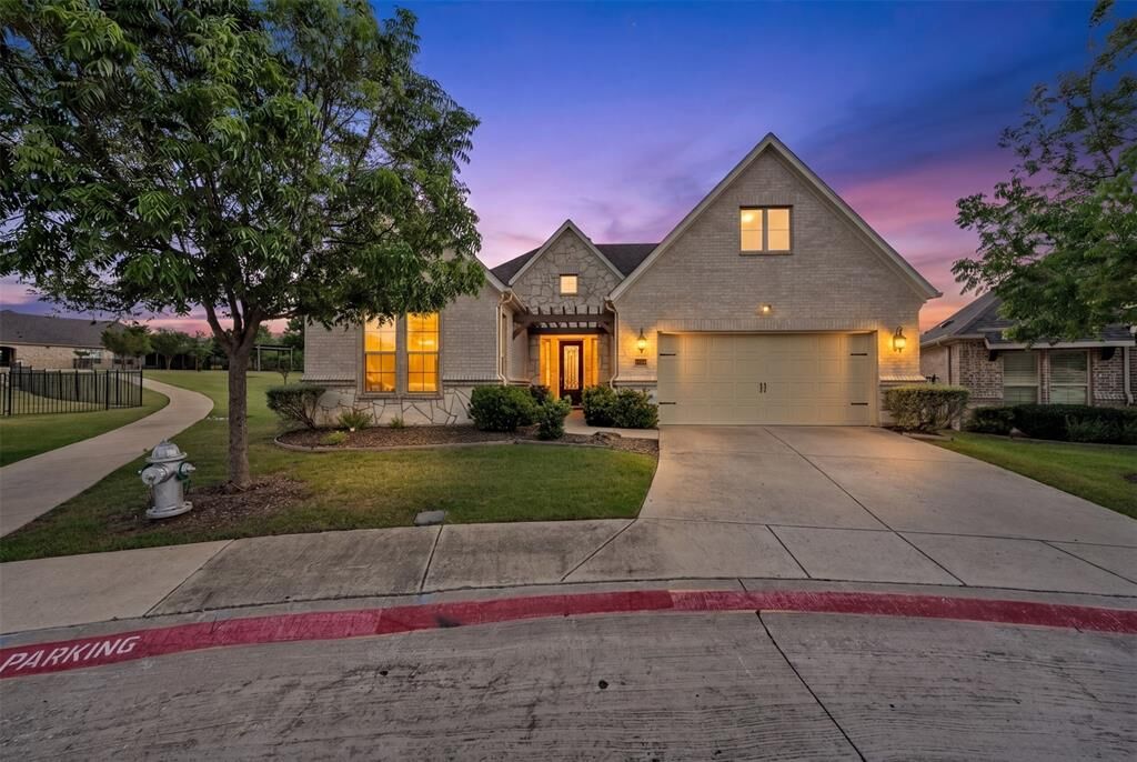 Property Photo:  2801 Vista Azul Place 2801  TX 76063 