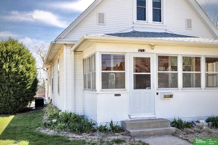Property Photo:  5713 S 38th Street  NE 68107 