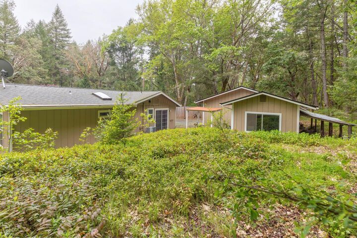 Property Photo:  5520 Riverbanks Road  OR 97527 