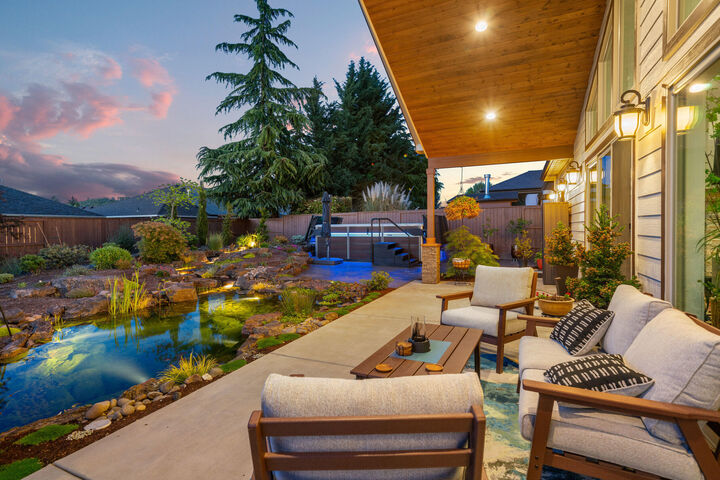 Property Photo:  983 Pumpkin Ridge Drive  OR 97524 