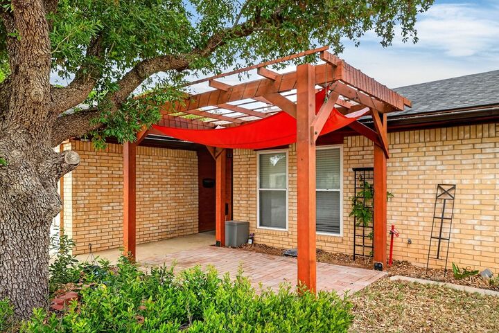 Property Photo: 2200 Hughes St TX 79705