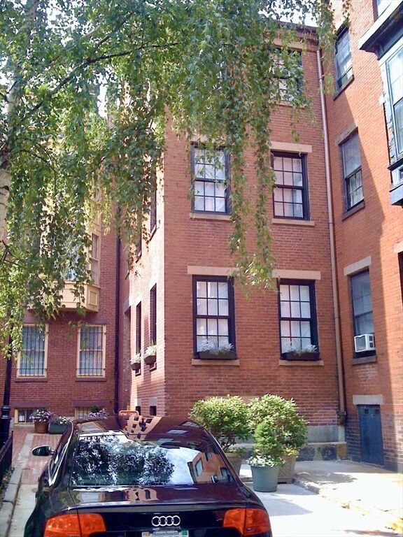 Property Photo: 14 Lindall Pl MA 02114