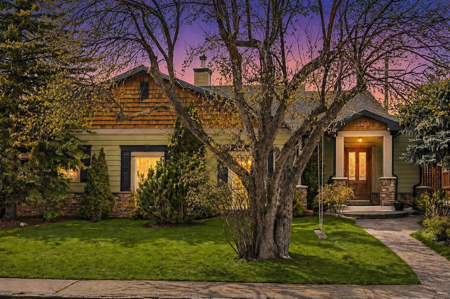 Property Photo:  2623 Glenmount Drive SW  AB T3E 4C2 