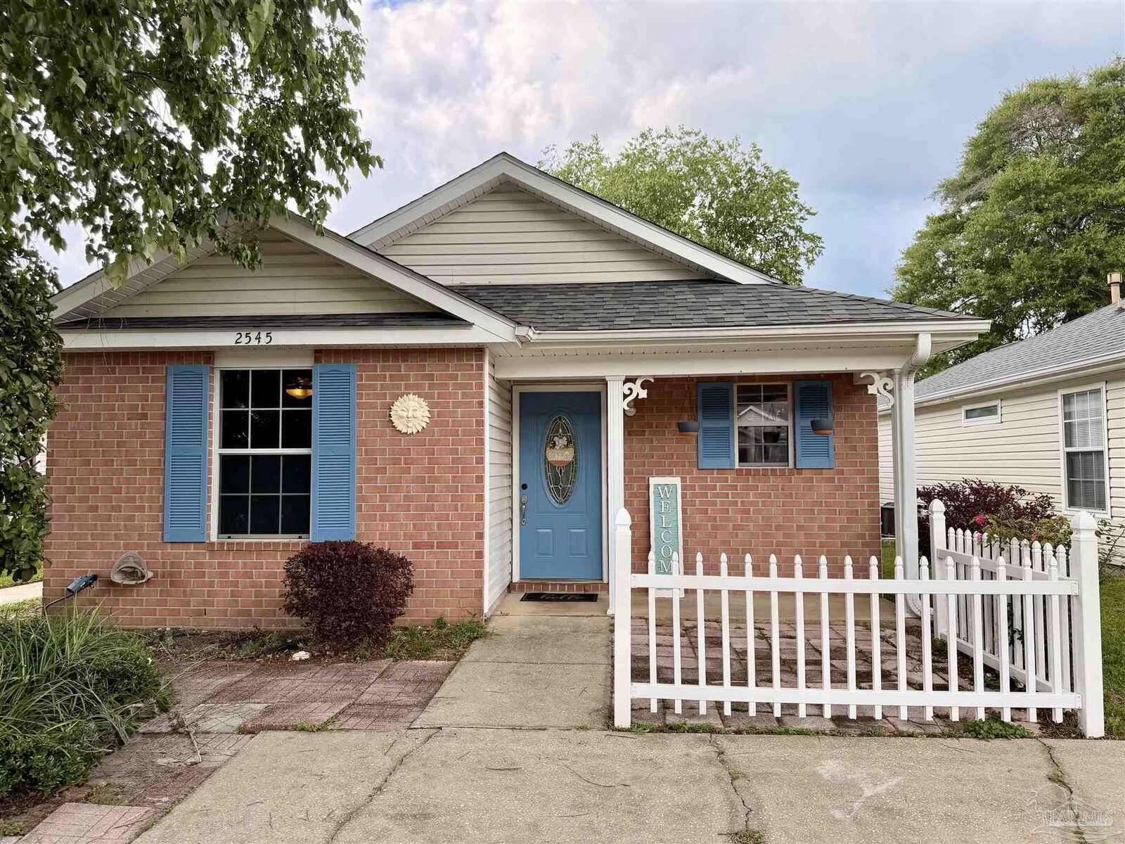 Property Photo:  2545 Trailwood Dr  FL 32533 