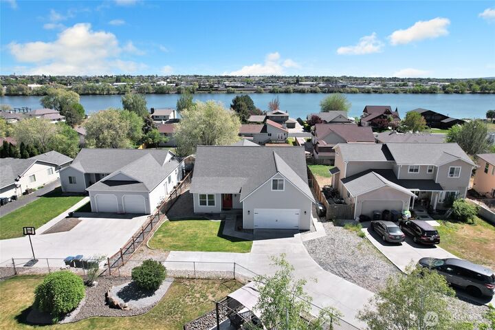 Property Photo:  901 W Windrose Drive  WA 98837 