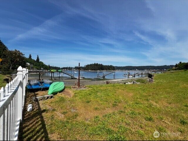 Property Photo:  582  North Shore Blvd  WA 98333 