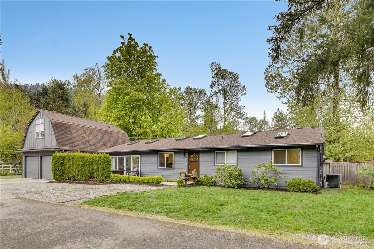 Property Photo:  1109  Lewis Lane SE  WA 98027 