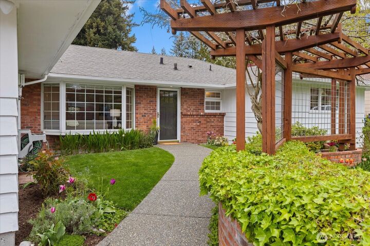 Property Photo:  320 NW 202nd Street  WA 98177 