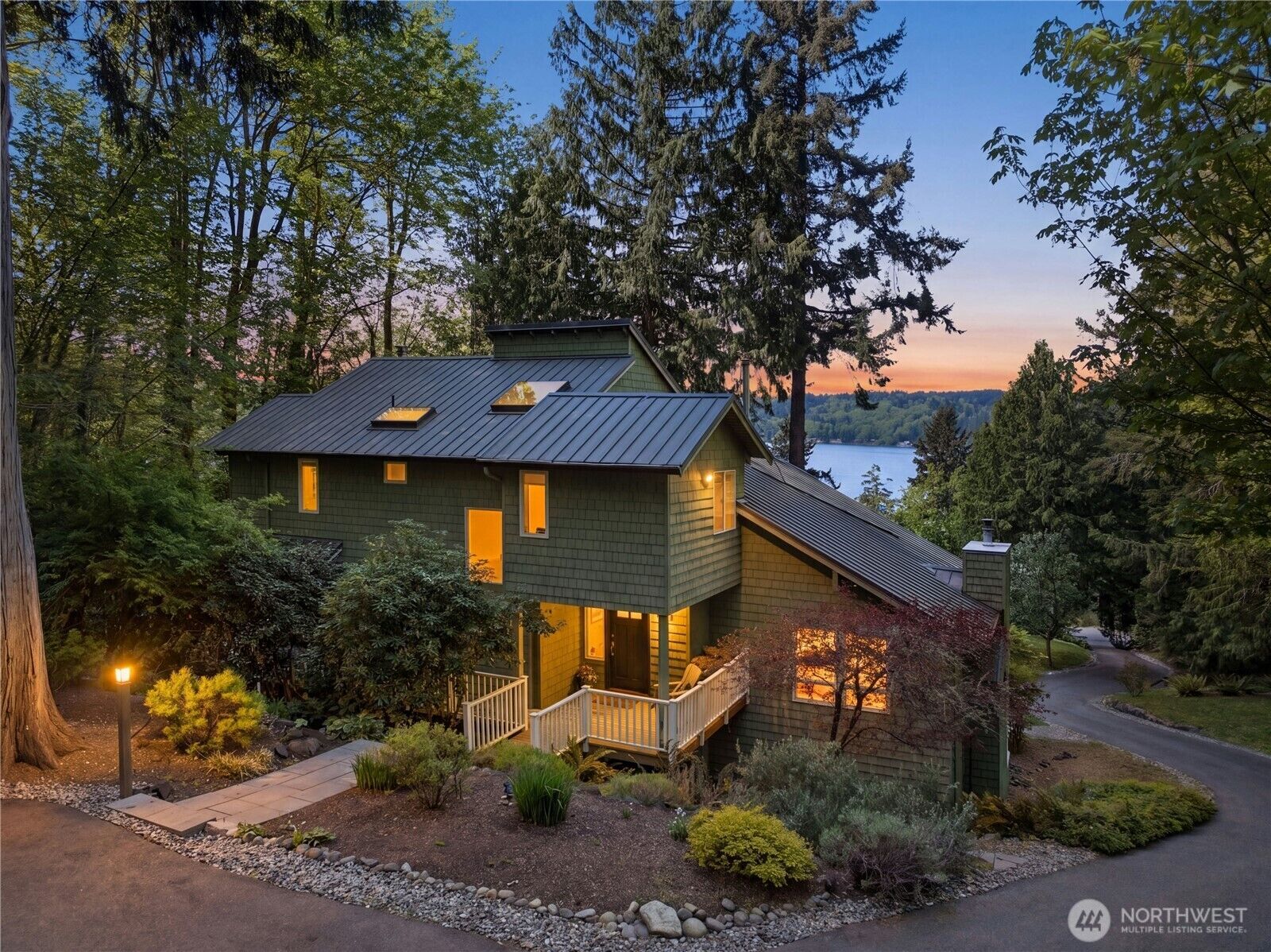 Property Photo:  5100  Crystal Springs Drive NE  WA 98110 