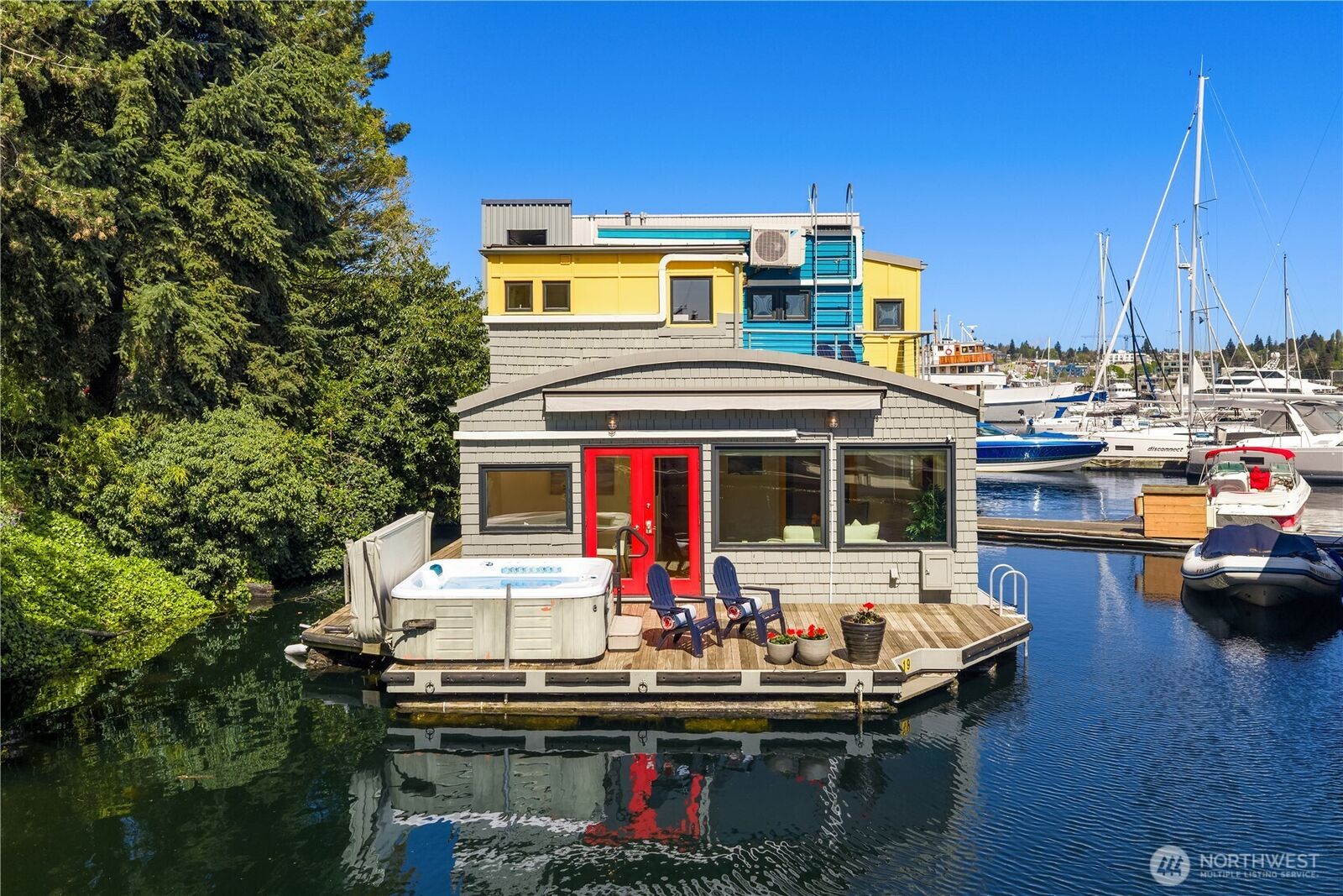 Property Photo:  2466  Westlake Avenue N 19  WA 98109 