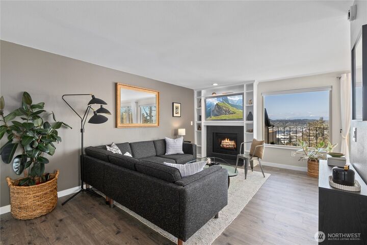 Property Photo:  4511  Greenwood Avenue N 6  WA 98103 