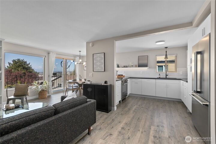 Property Photo: 4511 Greenwood Avenue N 6 WA 98103