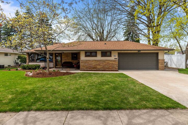Property Photo:  1611 N Nicholas Street  WI 54914 