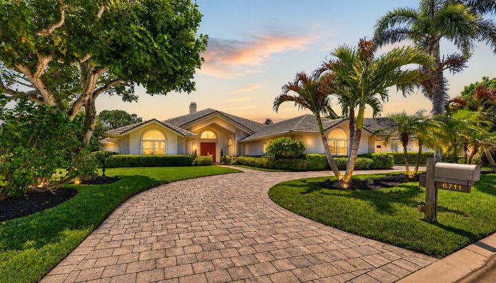 Property Photo: 6711 SE Barrington Drive FL 34997