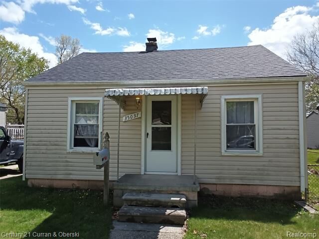 Property Photo:  35037 Harroun Street  MI 48184 