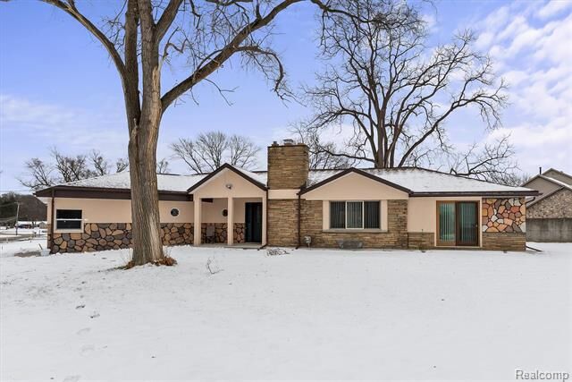 Property Photo:  15500 Millar Road  MI 48036 