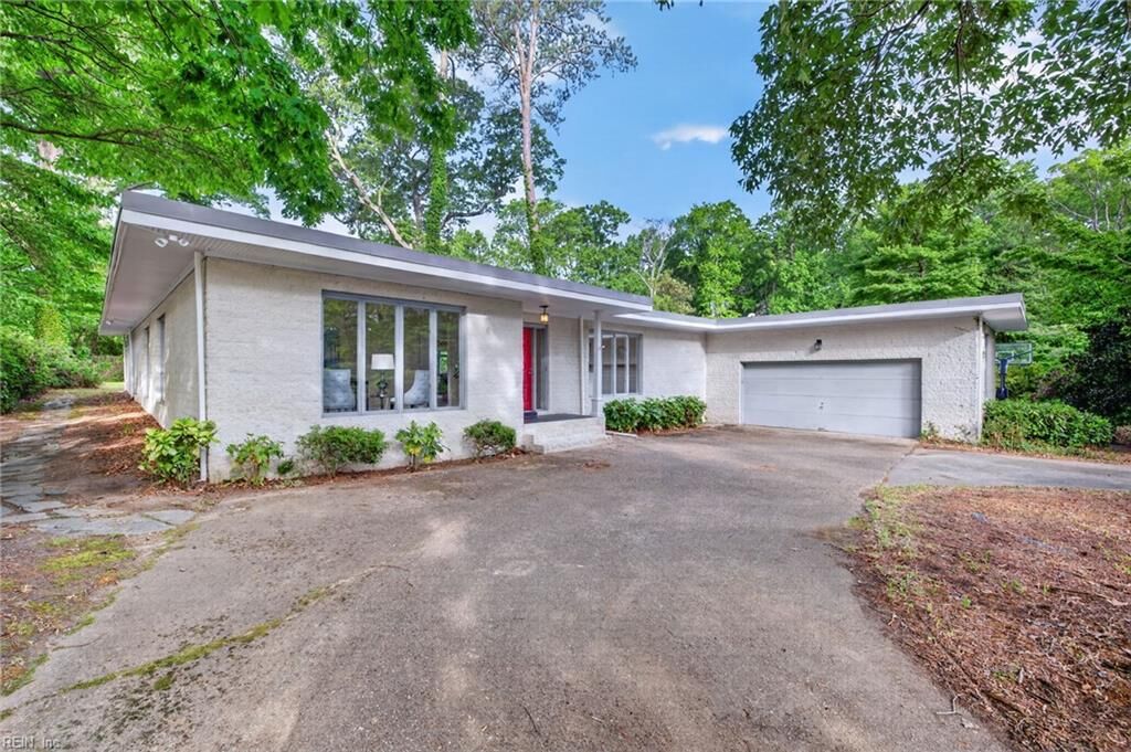 Property Photo:  5221 Shenstone Cir  VA 23455 