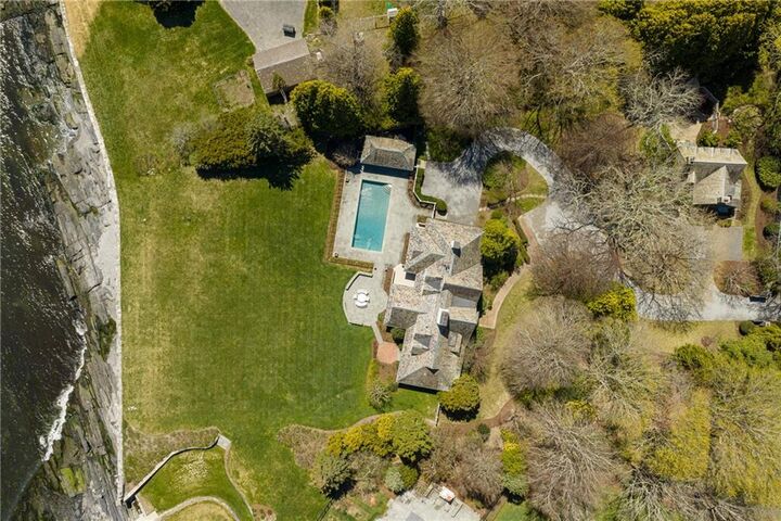 Property Photo:  515 Indian Avenue  RI 02842 