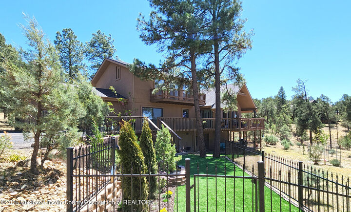 Property Photo:  324 Davis Court  NM 88345 