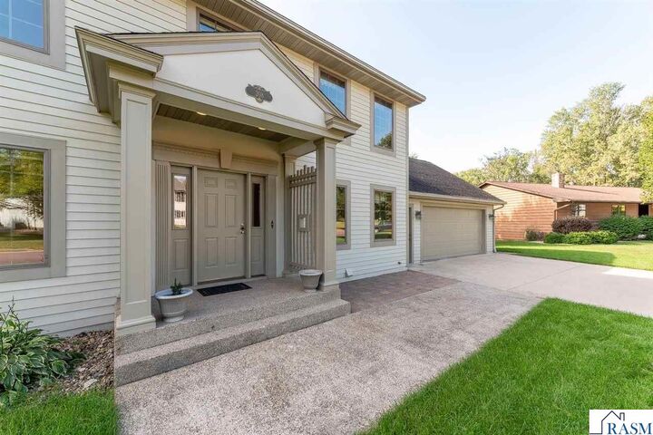 Property Photo:  208 Chancery Lane  MN 56001 