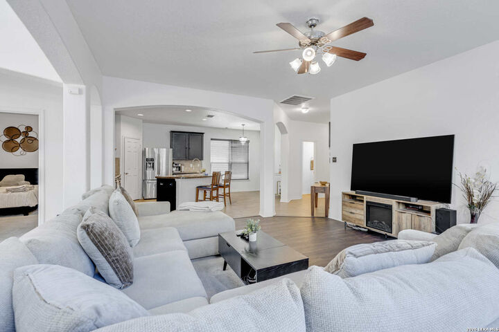 Property Photo:  11927 Curtis Hill  TX 78254 