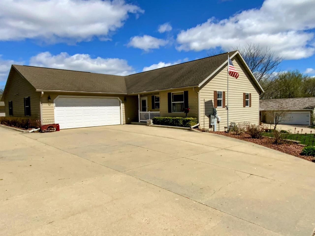 Property Photo: 380 W Sunset Drive WI 53563