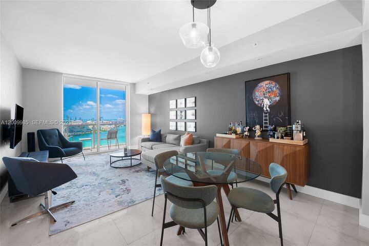 Property Photo:  253 NE 2nd St 2503  FL 33132 