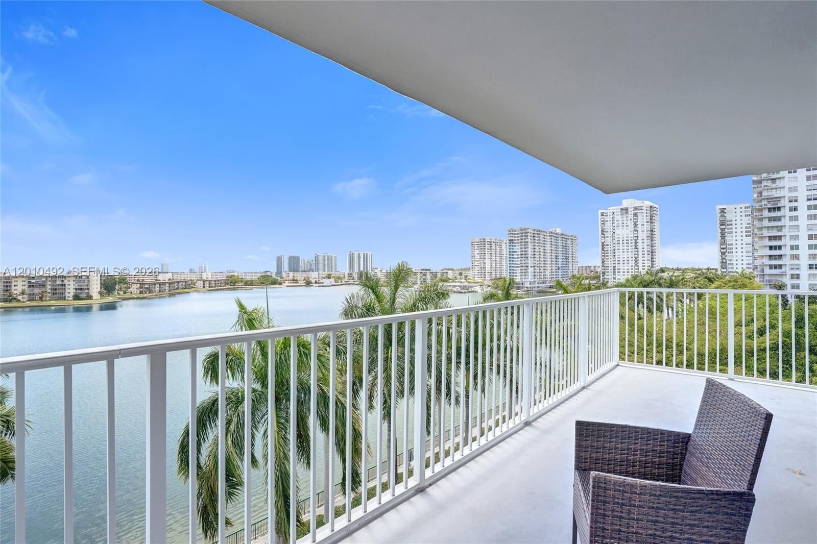 Property Photo:  2851 NE 183rd St 616E  FL 33160 