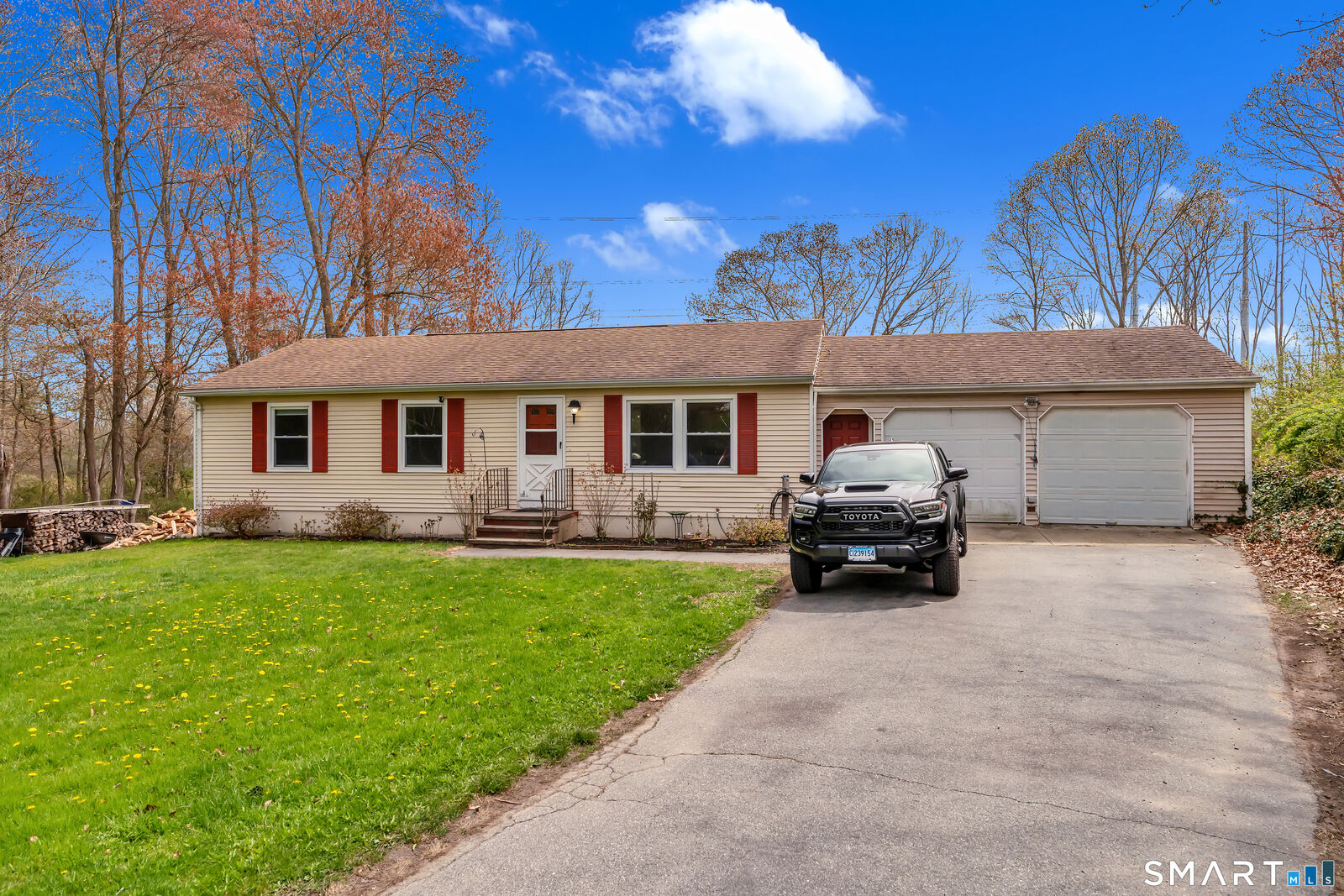 Property Photo:  9 Sunnieside Court  CT 06385 