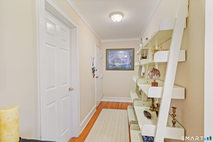 Property Photo:  6 Stebbins Close 6  CT 06877 