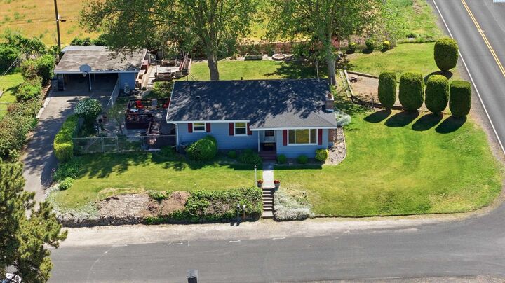 Property Photo:  1721 W 12th Ave  WA 99337 
